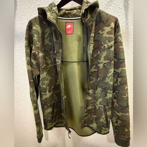 Nike Men's Olive Camo Zip-Up Shirt Jacket